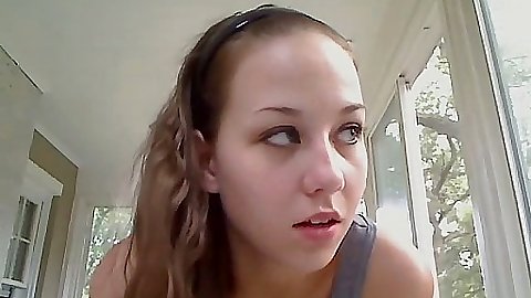 Sexy dirty girlfriend Jessica pulls up her shirt and takes