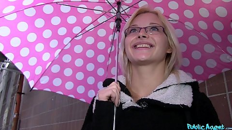 Inviting blonde goes to fuck for cash in public stairwell