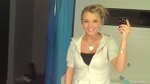 Bree Olson is fully clothed and taking some selfies in the mirro