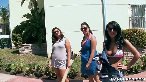 Springbreak hotties picked up by the bangbus