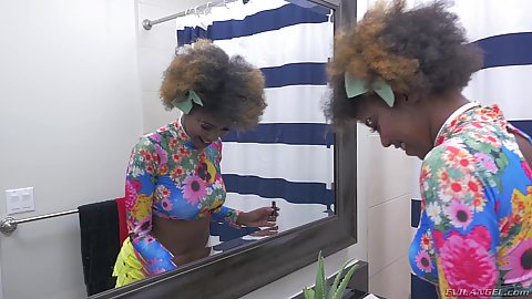 Ebony spinner in sexy yellow shorts Daizy Cooper getting ready to for a nice manhandling session