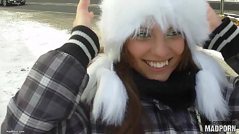 Pretty faced amateur girlfriend Lory oing out and flashing her ass in the park outdoors