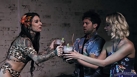 Party time with Jewelz Blu and her friends with cock sucking deep throat after some manhandling