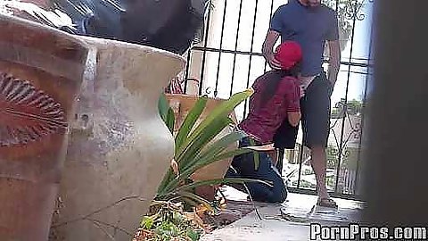 Blowjob outdoors in the garden