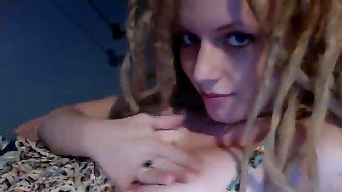 Teen gf showing ass from pulled down shorts