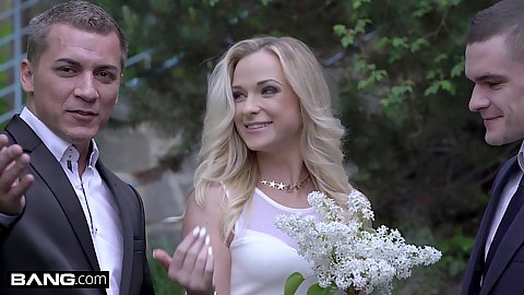 Vinna Reed lustful blonde glamcore outdoor entertainment