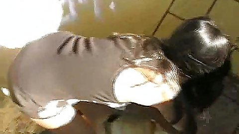 Hot babe shaking butt on teh balcony