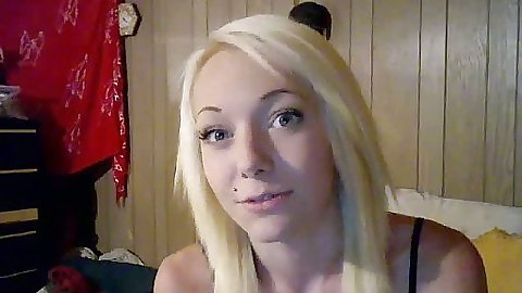 Webcam slut shows some stuff