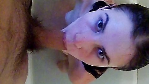 Dude filming his gf gives her a cock to suck in home bath