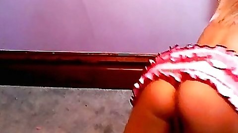 Cute teen babe in sexy outfit home video webcam
