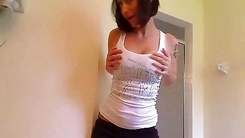 Hot teen gf rolls up shirt and shows her ass