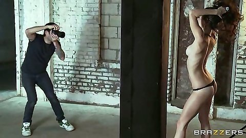 Photo shoot with sexy ass Jenni Lee posing for camera