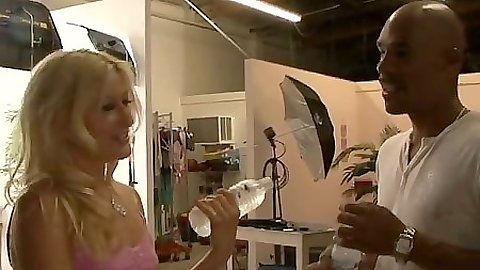 Paris Gables looking for big black cock