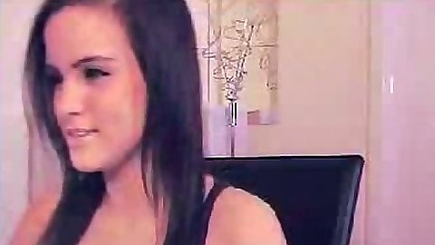 Brunette webcam Luci does her thing