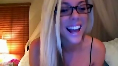Blonde solo girl on webcam teasing viewer to join her in the shower