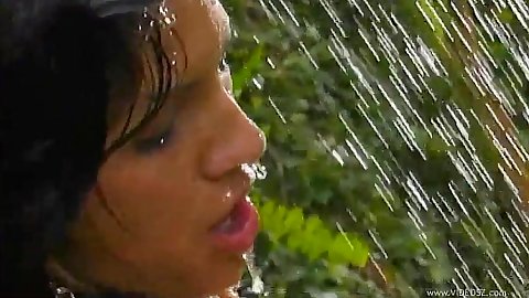 Agatha Cristine getting all wet under whore solo