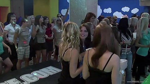 Amateur party up with college coeds ready for male stripper