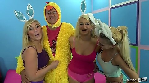 Heidi Hollywood and Laela Pryce with Bibi Noel move in for handjob